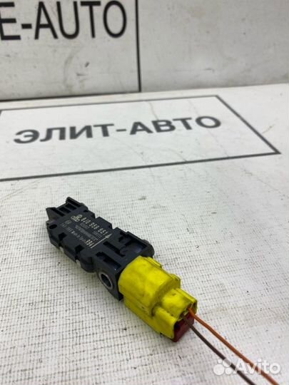 Датчик удара Audi A3 8P 2010