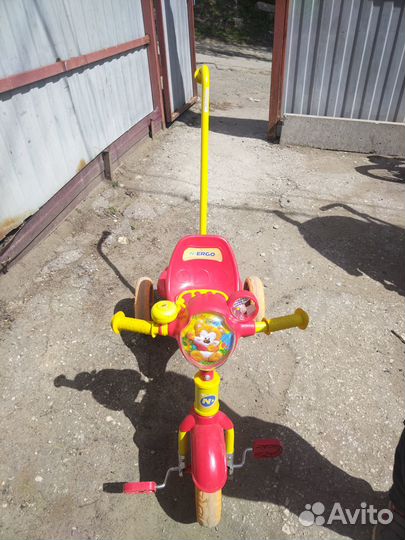 Детский трехколесный велосипед