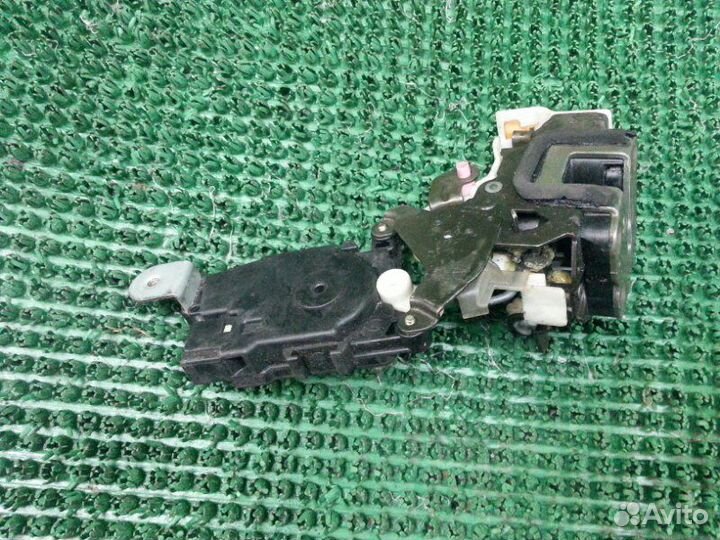 Замок двери задний правый Subaru Forester SF5 EJ20