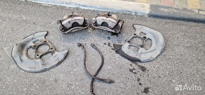 Суппорта тормозные передние Lexus IS II 2005—2008