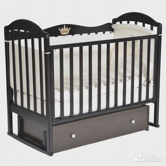 Детская кроватка из массива