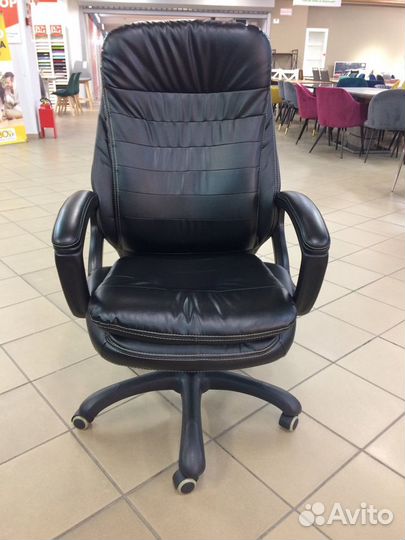 Комфортное кресло руководителя