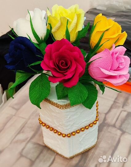 Букет из бумажных цветов в кашпо