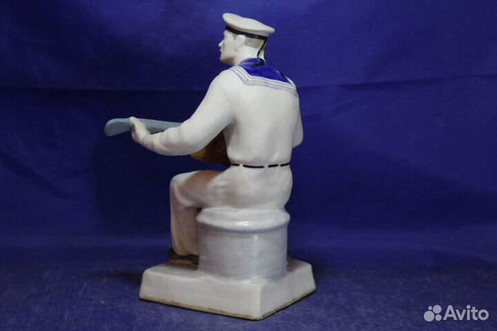 Редкая статуэтка Моряк с гитарой Матрос с медалями
