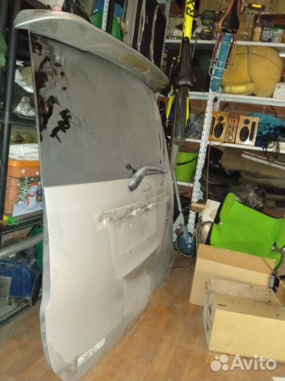 Пятая дверь (дверь багажника) Toyota noax 2008 г