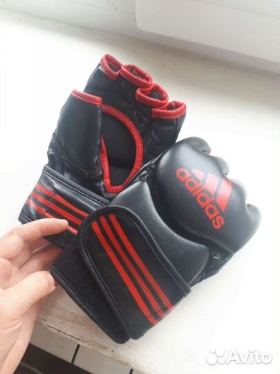 Перчатки для кикбоксинга
