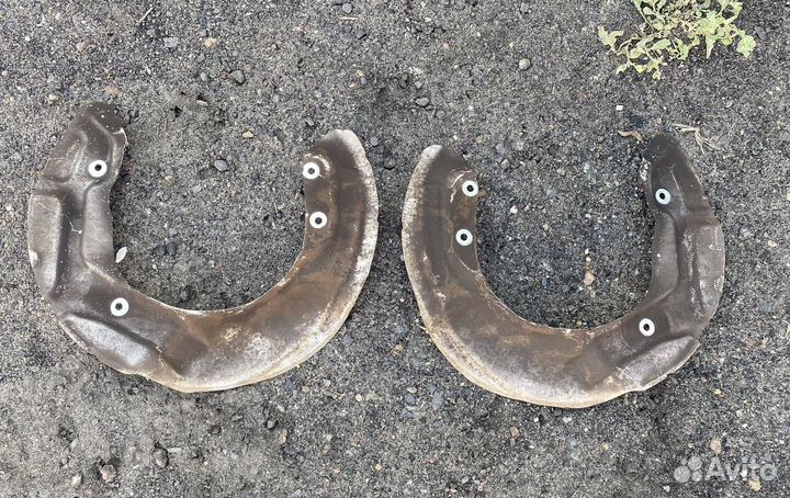 Пыльники передних тормозов BMW F20