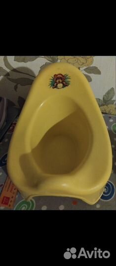 Стерилизатор и 5 пачек и банок смеси