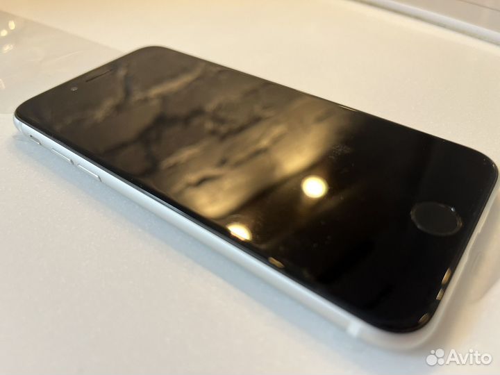 iPhone SE, 64 ГБ