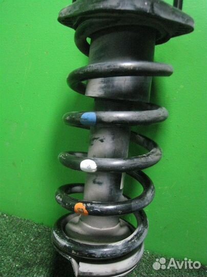 Стойка амортизатора задняя правая Honda FR-V (BE1