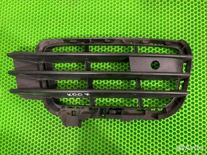 Решетка бампера передняя правая Volkswagen Touareg