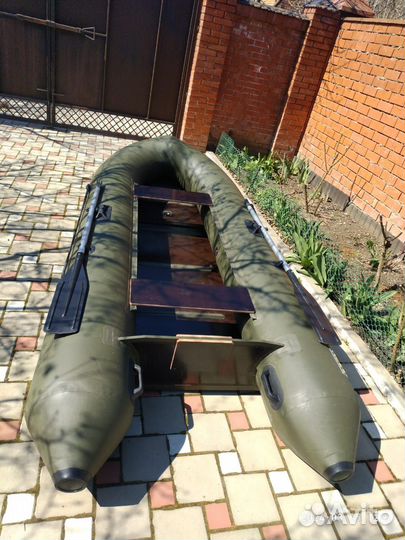 Лодка с мотором