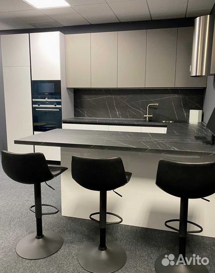 Кухонный гарнитур из массива