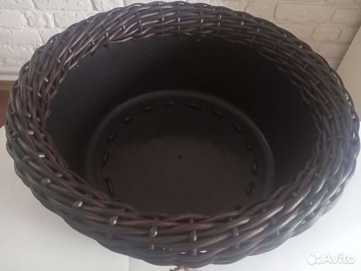 Кашпо для цветов из искусственного ротанга