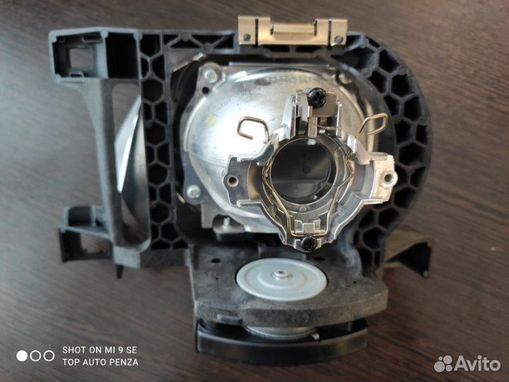 Линза фары передняя правая Toyota Land Cruiser