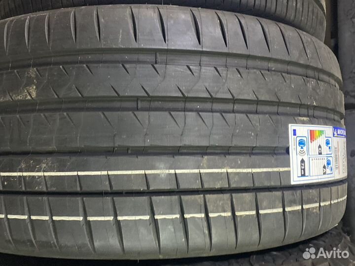 Michelin Pilot Sport 4 S 285/35 R23