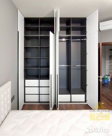 Зеркальный шкаф