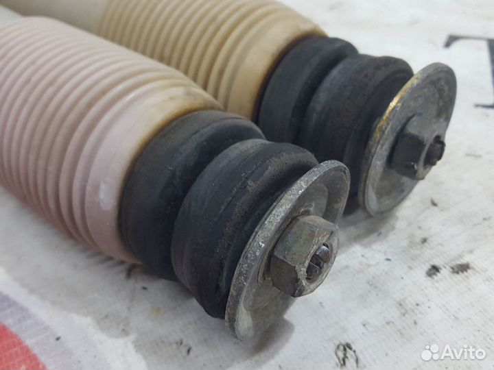 Амортизаторы передние на Mercedes W126