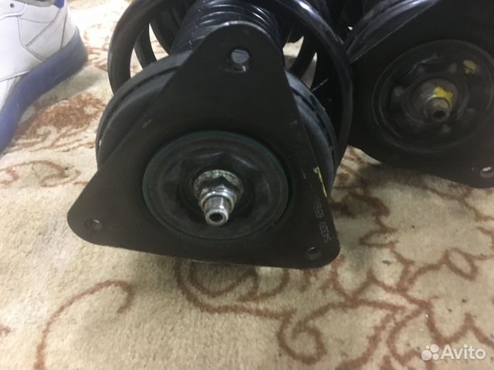 Стойки передние Nissan j11