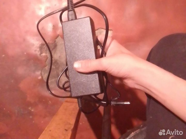 Продам не нужную зарядку на Эл самокат ArtWay 4.0