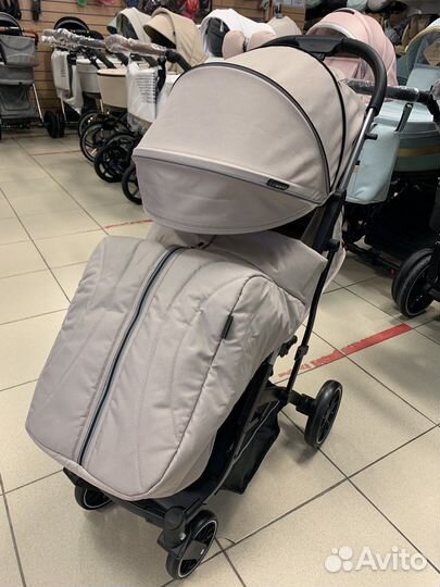 Коляска прогулочная Luxmom