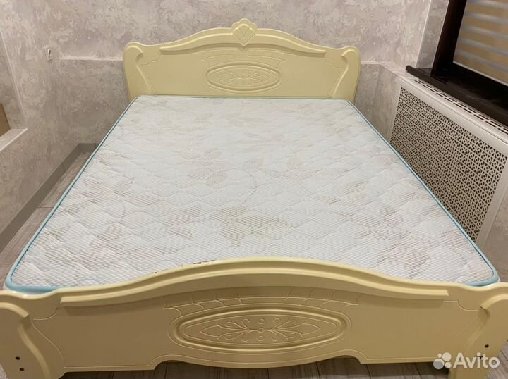 Спальный гарнитур