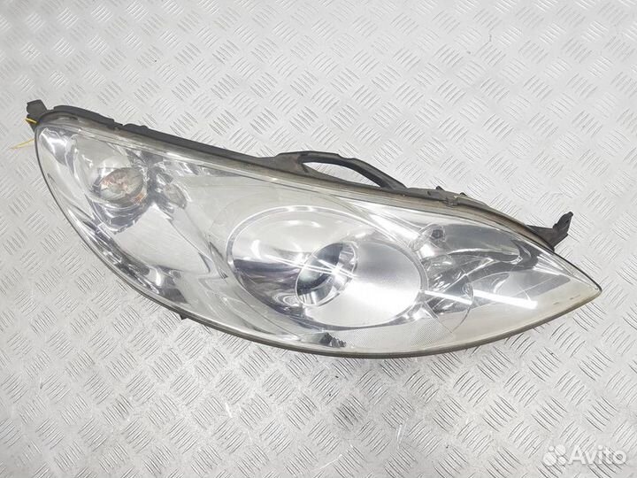 9660235980 Фара правая Peugeot 407