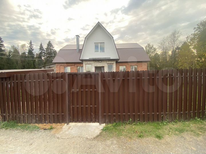 Дом 251 м² на участке 12 га
