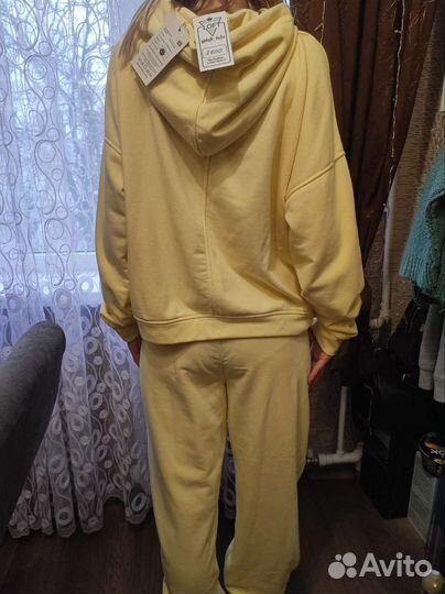 Спортивный костюм женский