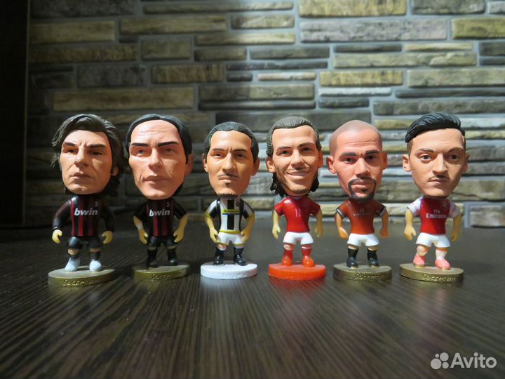 Фигурки футболистов