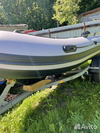 Лодка с мотором