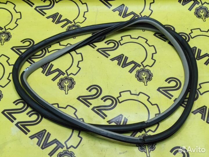 Уплотнитель проема двери задний левый Subaru