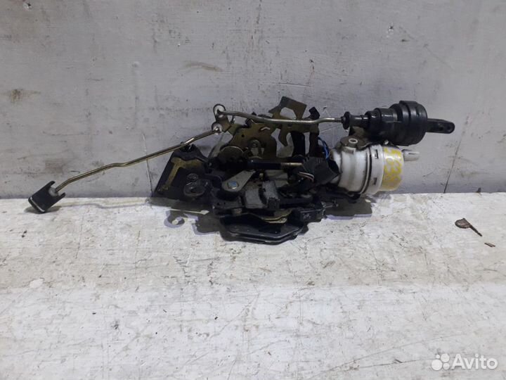 Замок двери передней правой