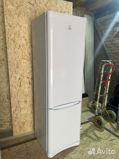 Холодильник indesit