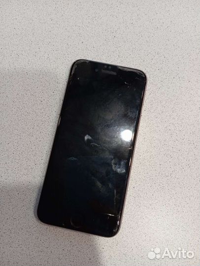 Телефон iPhone 6