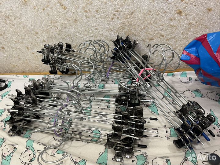 Вешалки плечики для брюк с прищепками