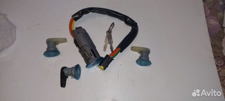 Замок зажигания с личинками Renault Logan 2005+