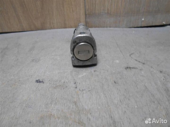 Личинка замка двери от Skoda Octavia (A5 1Z) 200