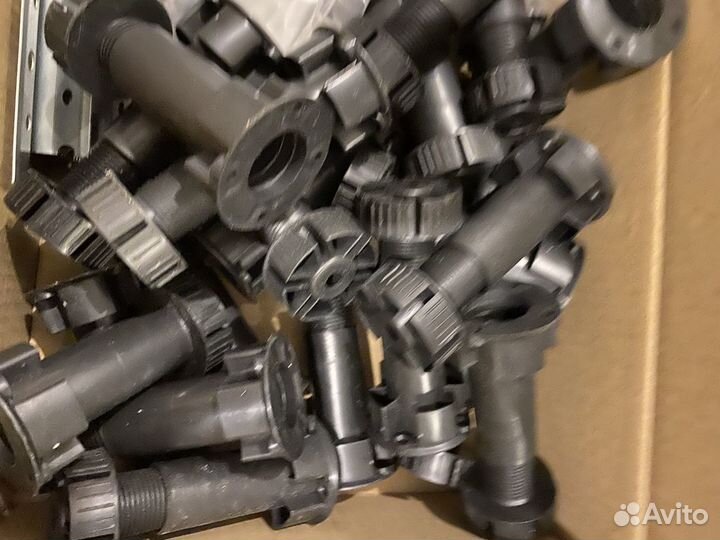 Крепежи и ножки для кухни новые