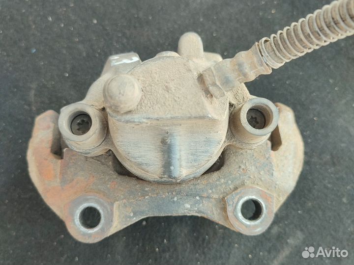 Мерседес W211 задний левый суппорт