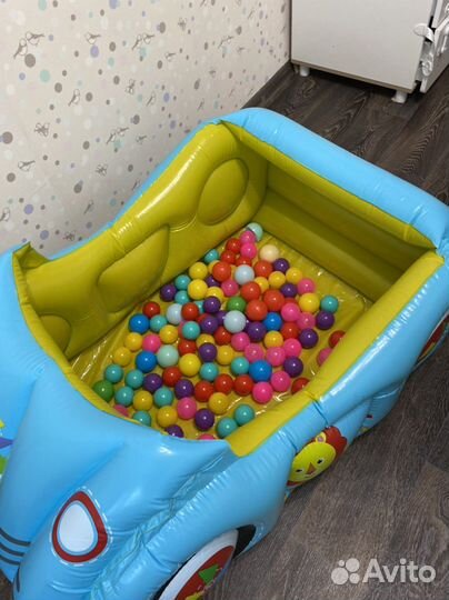 Детский надувная машинка новая с шариками