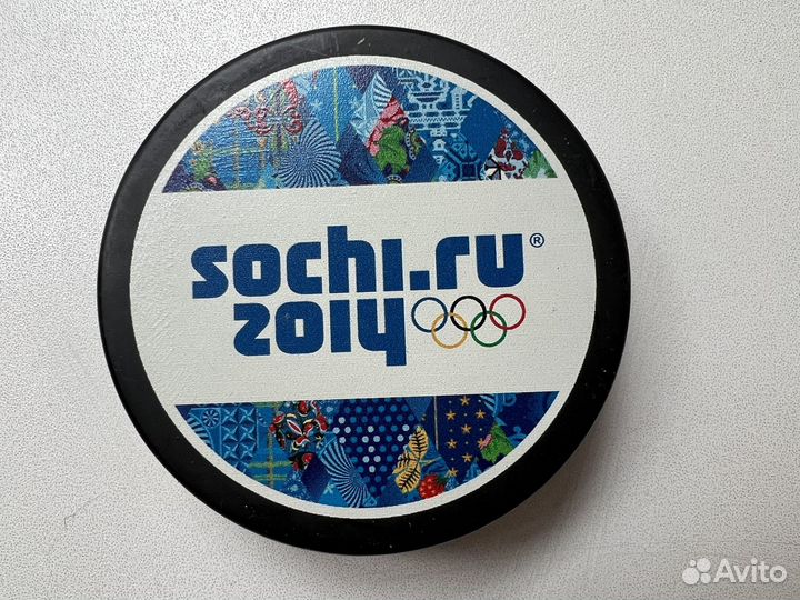 Хоккейная олимптйска сувенирная шайба sochi