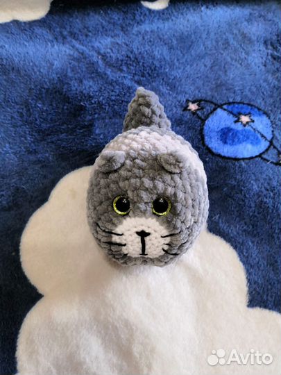 Вязаный кот-колобок и кошечка