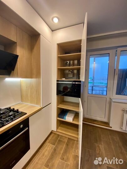 Угловая кухня на заказ. Фабрика в Омске