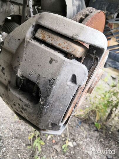 Суппорт передний правый левый BMW e65