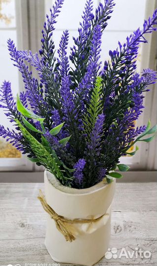 Композиция из искуственных цветов лаванды