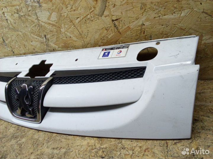 Решетка радиатора Peugeot Partner 2006