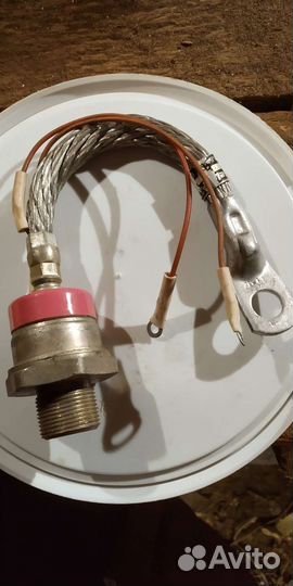 Тиристор лавинный штыревого исполнения