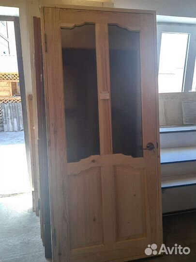 Дверь, уличные туалеты, будки, скворечник и т.д