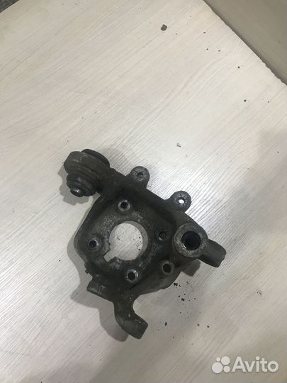 Кулак поворотный задний левый BMW e39 33321093655